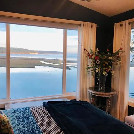 Villa Oasis By The Sea